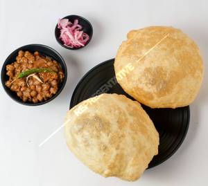 Special Paneer Chole Bhature