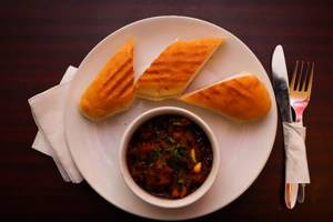 Goan Sausage And Pao Meal [pork]