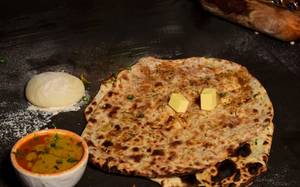 Special Chicken Naan With Gravy