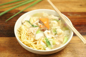 Chicken Cantonese Gravy Noodles