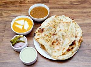 2 Aloo Naan [Small] With 2 Missi Roti And Dal Makhani