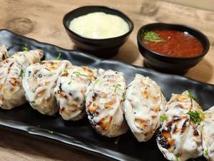 Chicken Afghani Momos [8 Pieces]
