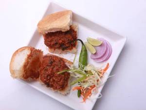 Dhaba Egg Dal Tadka Pav