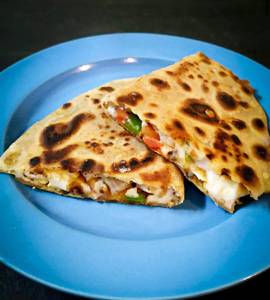 Veg Cheese Paratha (2pcs)