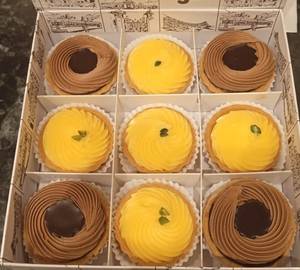 5 Lemon Tart, 4 Chocolate Macaroon Tart With Small Travel Pastry Box
