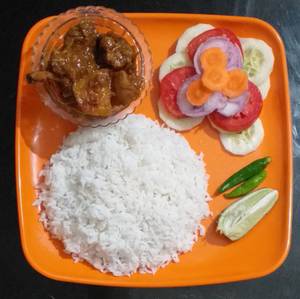Chicken rice thali(rice+dal+sabji+vaja+ chicken kosha (3p)+papor vaja+ chutney+salad+mouth fresh)