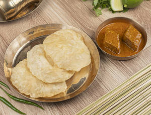 Luchi(3pcs)with Dhokar Dalna(2pcs)