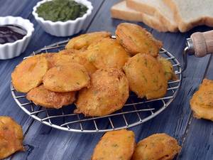 Aloo Pakoras (10 Pcs)