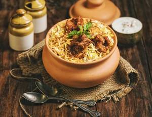 Handi Chicken Dum Biryani With Raita & Gravy