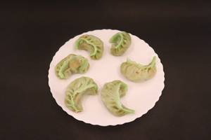 Veg Schezwan Steamed Momos[5 Pieces]