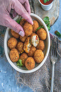 Veg Bites [ 5 pcs] + Mango Juice Free