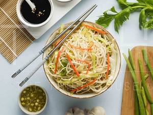 Veg Hakka Noodle