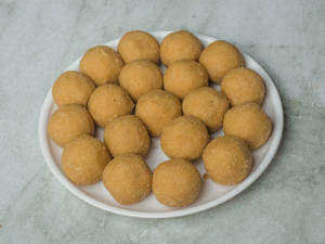 Besan Laddu (250 gms)