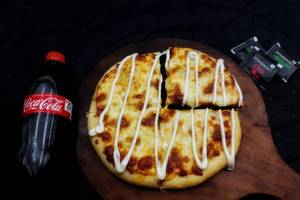 Jain Cheese Cheese Te Cheese Pizza [10 Inches] + 2 Coke [250 Ml]