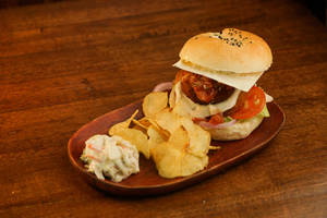 Dirty Cheese Burger With Chips 