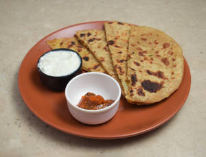 Aloo / Gobi Paratha with Curd