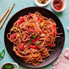 Chicken chilli garlic hakka noodles [full]