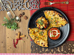 Paneer Naan With Gravy And Salad