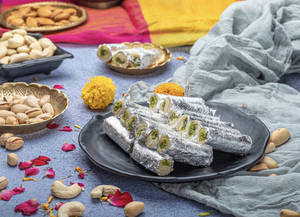 Kaju Pista Roll