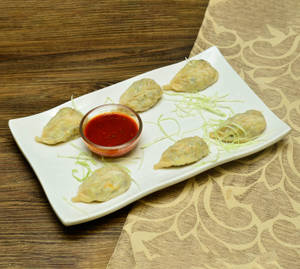 Veg Steamed Momos (8 Pcs)