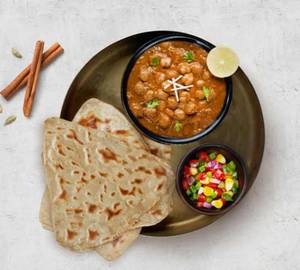 Chole Paneer With Paratha 