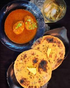 Egg Curry [1 Egg] With 1 MIssi Roti & 1 Tandoori Roti