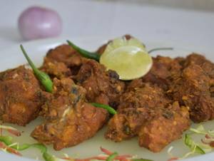 Chicken Dry Fry Served With Onion Salad