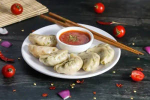 Chicken schezwan momos