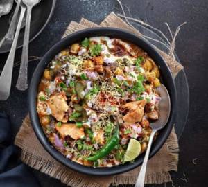Samosa Chaat With Chole