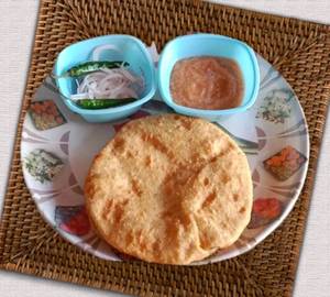 Aloo Ki Kachori With Achar 