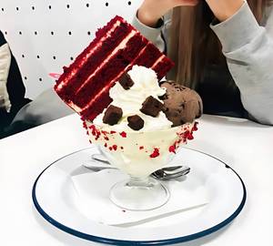 Vanilla Red Velvet Pastry Sundae