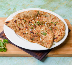 Paneer Pyaz Paratha (1 pc)