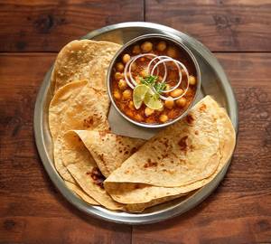4 Chapathi With Chana Masala