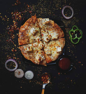 Paneer wrapped pizza [7 inches]