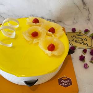 Pineapple Eggless Cake Half Kg