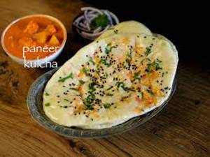 Onion Kulcha With Gravy