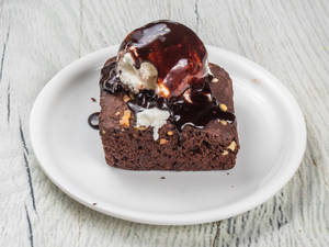 Walnut Brownie (with vanilla Ice cream )