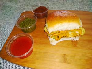 Smoky Peri Peri Mayonnaise Pav (1 Pcs)