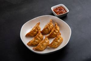 Crispy-fried Spicy Chicken Momos