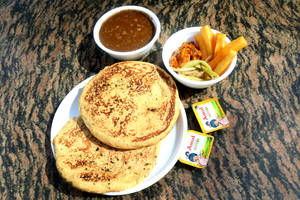 Special Atta Butter Kulcha (2pcs) And Chole 