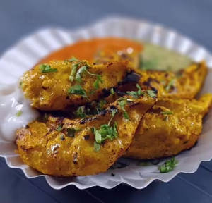 Chicken Tandoori Momos ( 8 Pcs )