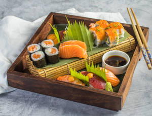 Kaze Premium Non Vegetarian Sushi Platter