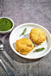 Batata Vada Plate