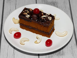 Chocolate Butter Cream Cake (Eggless) (1 Pc)