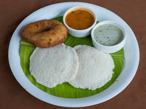 Idly (2 Pcs) Vada (1 Pc)