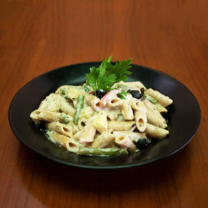 Penne Pasta In White Sauce