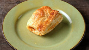 Butter Chicken Puff