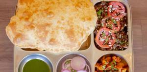Paneer Wale Bhature With Pindi Chole (2 Pc Dilli Estyle)