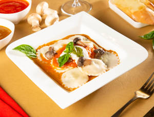 Ravioli With Creamy Pesto Mushroom