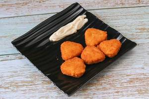 Chicken Chunks With Cheese Sauce (5 Pcs)